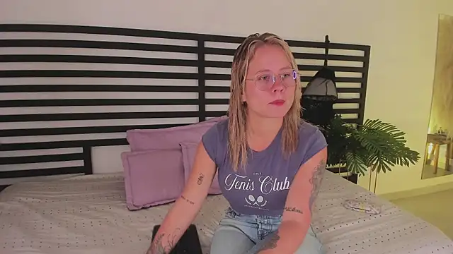 Snapshot of stefanny_ruiz_ chatting on January 2025 12:45:02 PM stefanny ruiz online show from January 2025 12:45:02 PM