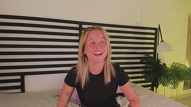 Snapshot of stefanny_ruiz_ chatting on January 2025 03:46:01 PM stefanny ruiz online show from January 2025 03:46:01 PM