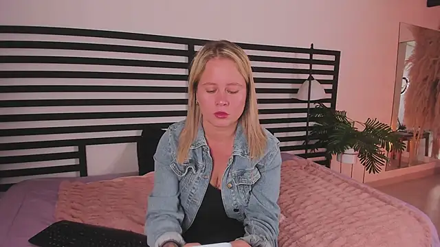 Snapshot of stefanny_ruiz_ chatting on January 2025 12:36:02 PM stefanny ruiz online show from January 2025 12:36:02 PM