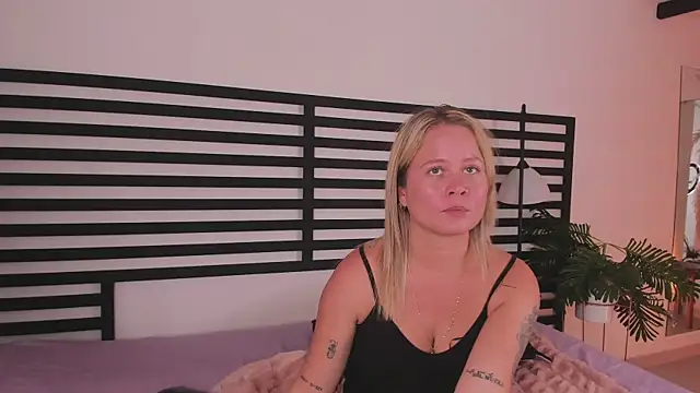 Snapshot of stefanny_ruiz_ chatting on January 2025 03:38:01 PM stefanny ruiz online show from January 2025 03:38:01 PM