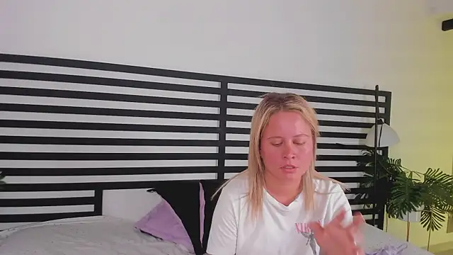 Snapshot of stefanny_ruiz_ chatting on January 2025 03:28:02 PM stefanny ruiz online show from January 2025 03:28:02 PM