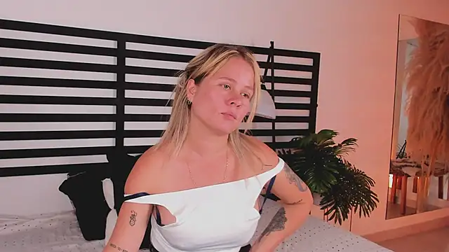 Snapshot of stefanny_ruiz_ chatting on January 2025 03:32:01 PM stefanny ruiz online show from January 2025 03:32:01 PM