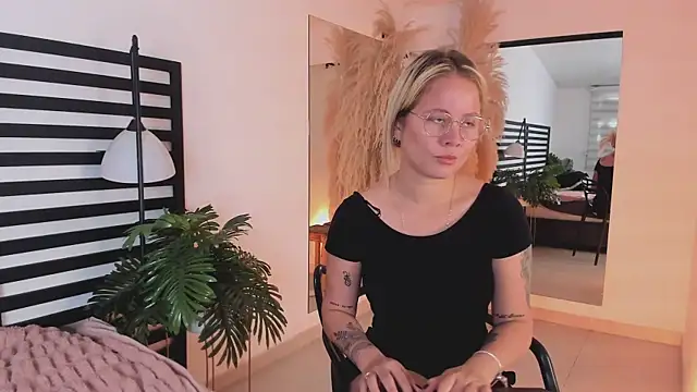 Snapshot of stefanny_ruiz_ chatting on January 2025 02:41:01 PM stefanny ruiz online show from January 2025 02:41:01 PM