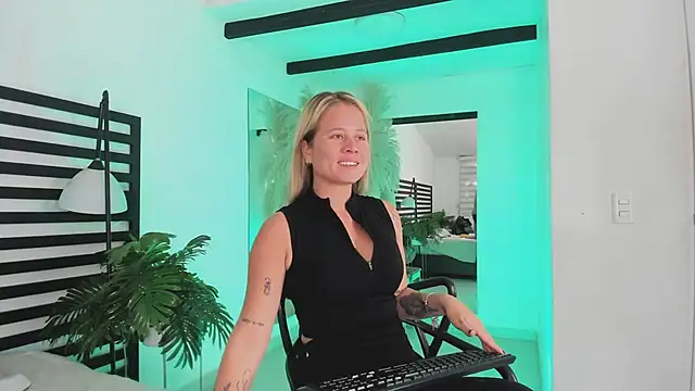 Snapshot of stefanny_ruiz_ chatting on January 2025 12:22:01 PM stefanny ruiz online show from January 2025 12:22:01 PM