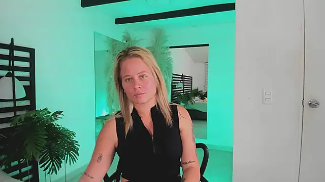 Snapshot of stefanny_ruiz_ chatting on January 2025 03:25:01 PM stefanny ruiz online show from January 2025 03:25:01 PM