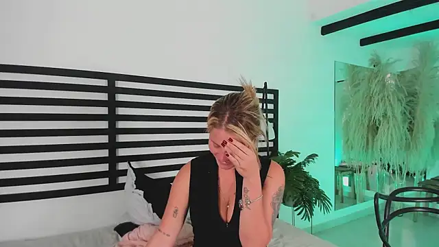 Snapshot of stefanny_ruiz_ chatting on January 2025 06:28:01 PM stefanny ruiz online show from January 2025 06:28:01 PM