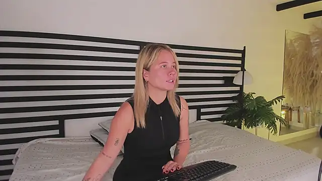 Snapshot of stefanny_ruiz_ chatting on February 2025 12:47:01 PM stefanny ruiz online show from February 2025 12:47:01 PM