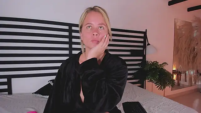 Snapshot of stefanny_ruiz_ chatting on February 2025 06:27:02 PM stefanny ruiz online show from February 2025 06:27:02 PM