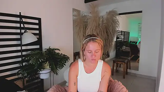 Snapshot of stefanny_ruiz_ chatting on February 2025 03:58:01 PM stefanny ruiz online show from February 2025 03:58:01 PM