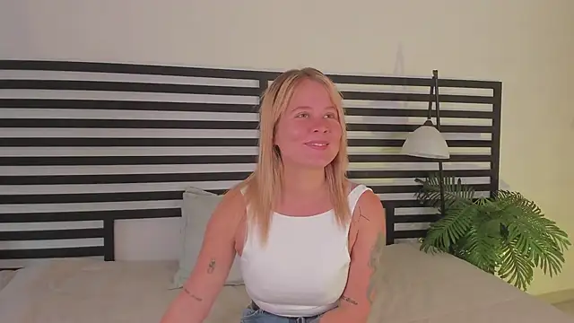 Snapshot of stefanny_ruiz_ chatting on February 2025 12:48:02 PM stefanny ruiz online show from February 2025 12:48:02 PM