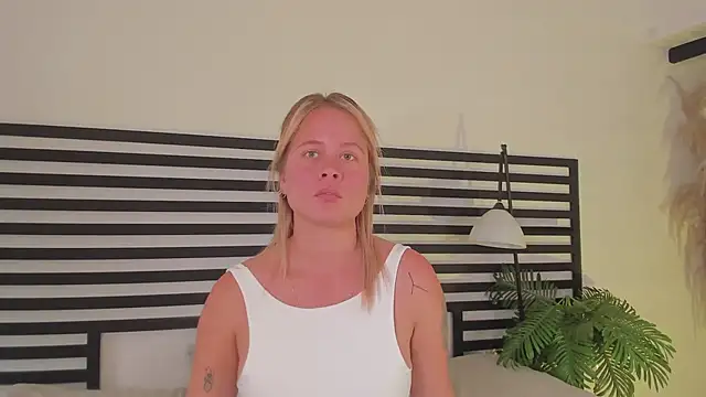 Snapshot of stefanny_ruiz_ chatting on February 2025 03:53:02 PM stefanny ruiz online show from February 2025 03:53:02 PM