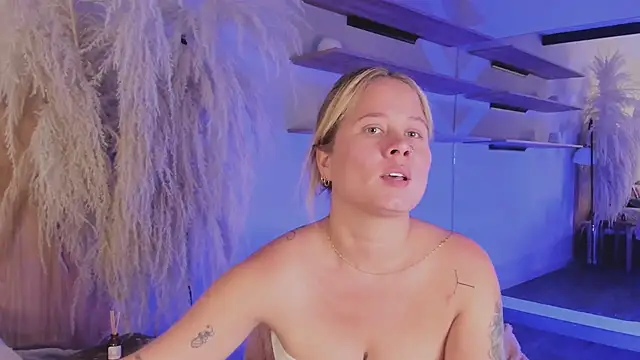 Snapshot of stefanny_ruiz_ chatting on February 2025 03:15:02 PM stefanny ruiz online show from February 2025 03:15:02 PM