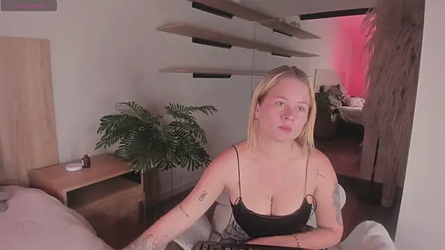 Snapshot of stefanny_ruiz_ chatting on March 2025 12:33:02 PM stefanny ruiz online show from March 2025 12:33:02 PM