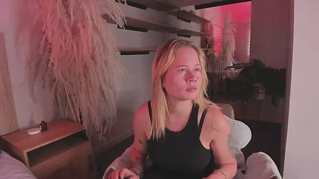 Snapshot of stefanny_ruiz_ chatting on March 2025 12:30:02 PM stefanny ruiz online show from March 2025 12:30:02 PM