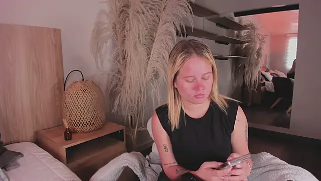 Snapshot of stefanny_ruiz_ chatting on March 2025 12:59:02 PM stefanny ruiz online show from March 2025 12:59:02 PM