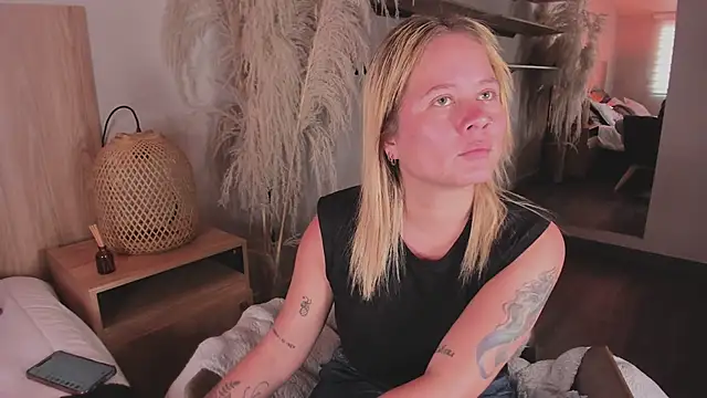 Snapshot of stefanny_ruiz_ chatting on March 2025 04:03:02 PM stefanny ruiz online show from March 2025 04:03:02 PM