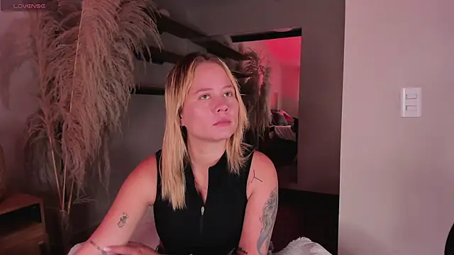 Snapshot of stefanny_ruiz_ chatting on March 2025 12:17:01 PM stefanny ruiz online show from March 2025 12:17:01 PM