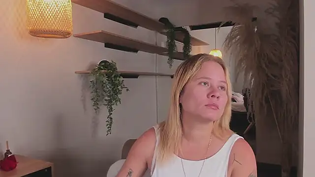 Snapshot of stefanny_ruiz_ chatting on March 2025 12:34:01 PM stefanny ruiz online show from March 2025 12:34:01 PM