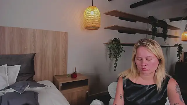 Snapshot of stefanny_ruiz_ chatting on March 2025 03:58:02 PM stefanny ruiz online show from March 2025 03:58:02 PM