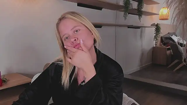 Snapshot of stefanny_ruiz_ chatting on March 2025 03:20:01 PM stefanny ruiz online show from March 2025 03:20:01 PM