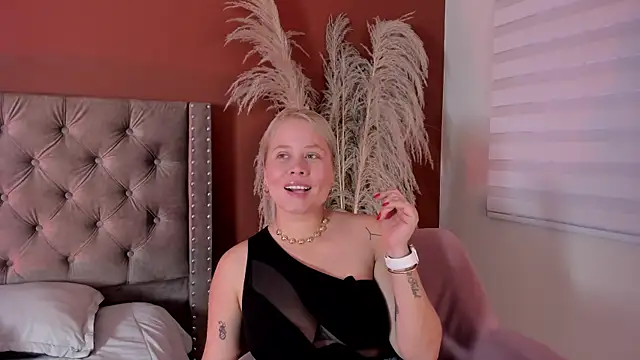 Snapshot of stefanny_ruiz_ chatting on January 2026 12:41:01 PM stefanny ruiz online show from January 2026 12:41:01 PM