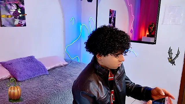 Noah Smith04 online show from October 2025 08:14:02 PM