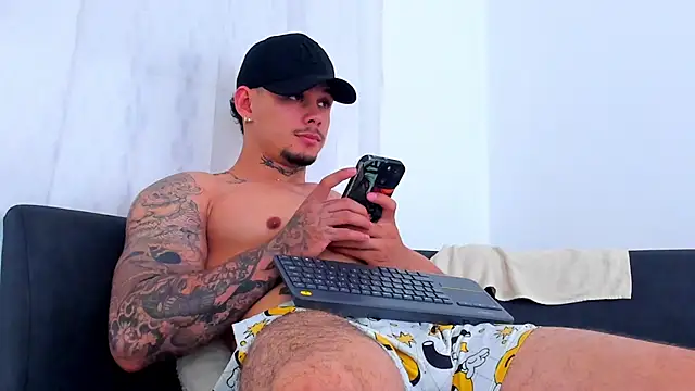 NoahhBrown online show from November 2025 01:16:01 AM