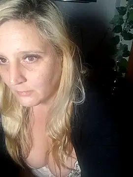 BecciDeluxe online show from March 2026 11:49:02 AM