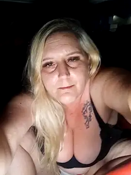 Snapshot of BecciDeluxe chatting on April 2026 07:04:01 PM BecciDeluxe online show from April 2026 07:04:01 PM