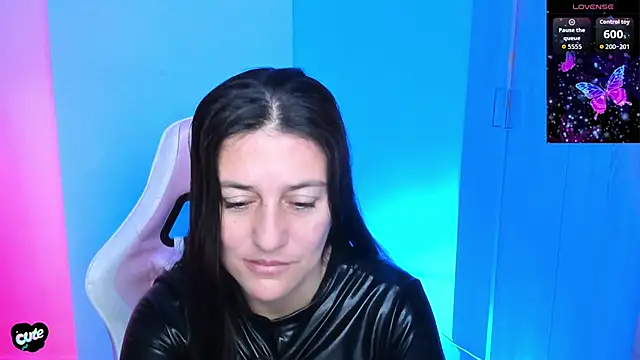 Saskyaa online show from November 2025 03:06:02 PM