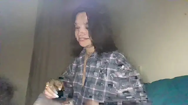 Snapshot of Linusya chatting on December 2025 06:17:01 PM Linusya online show from December 2025 06:17:01 PM