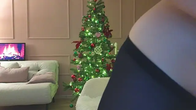 Lina-hill online show from December 2024 07:51:01 PM