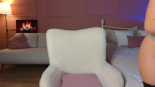 Lina-hill online show from February 2025 05:50:01 PM