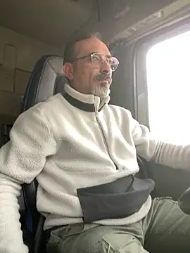 Snapshot of dzhakar chatting on November 2025 08:35:01 AM dzhakar online show from November 2025 08:35:01 AM