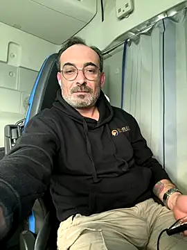 Snapshot of dzhakar chatting on December 2025 01:04:02 PM dzhakar online show from December 2025 01:04:02 PM