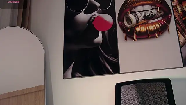 aidaadams online show from December 2025 10:55:01 AM