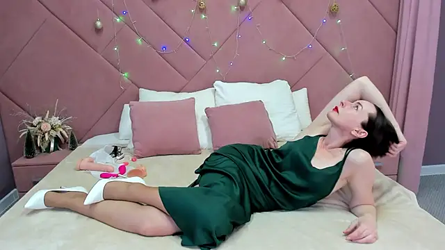 Jaqueline Richardson online show from December 2024 06:38:02 PM