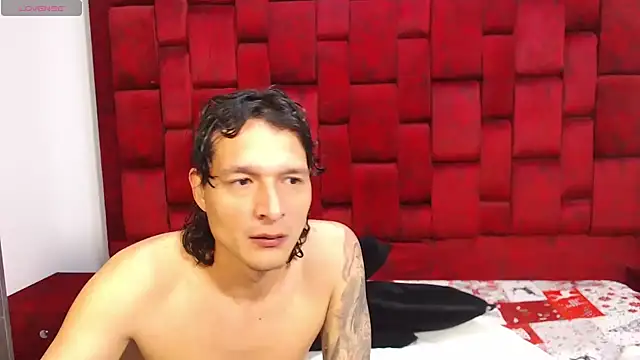 Snapshot of Couple_No_Limits chatting on November 2025 01:54:02 PM Couple No Limits online show from November 2025 01:54:02 PM