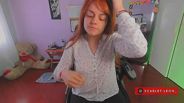 Scarletleon77 online show from February 2025 07:12:02 PM