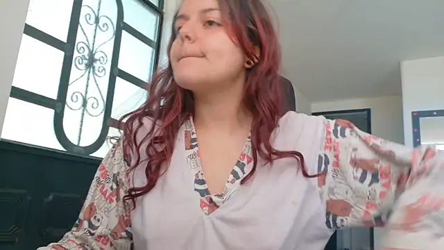 Scarletleon77 online show from May 2026 02:23:01 PM