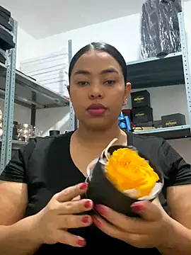 PUSHYLATE online show from November 2025 08:22:01 PM