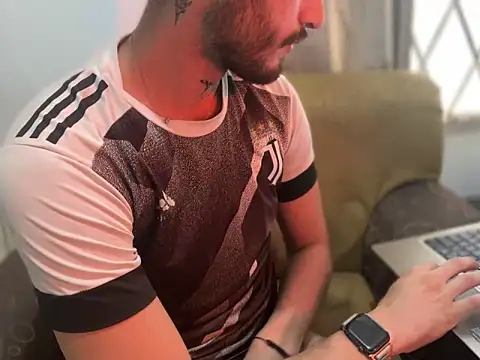 axel giracr online show from December 2024 10:03:01 PM