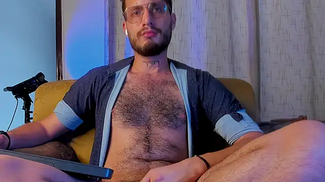 axel giracr online show from March 2025 09:46:02 PM