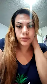 Snapshot of CurvyViolet chatting on January 2025 11:32:01 PM CurvyViolet online show from January 2025 11:32:01 PM