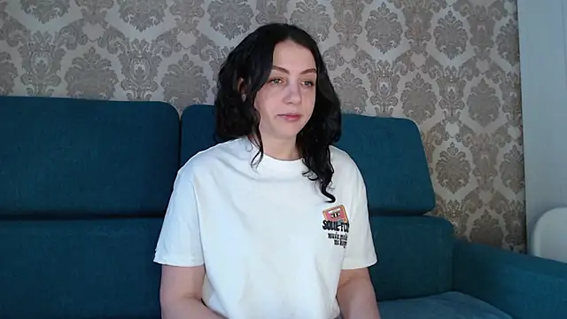 Louise Lavender online show from March 2025 05:44:01 AM