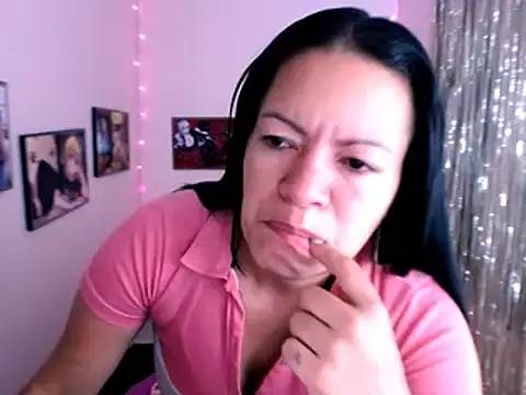 Cristal w online show from January 2025 01:24:01 PM