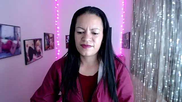 Cristal w online show from February 2025 04:14:02 PM