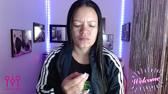 Cristal w online show from September 2025 12:49:02 PM