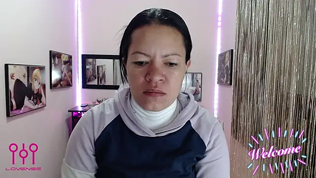 Cristal w online show from September 2025 12:20:01 PM