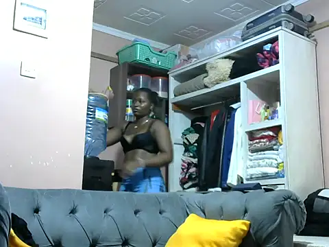 Snapshot of slender-qwene chatting on May 2026 05:12:02 PM slender-qwene online show from May 2026 05:12:02 PM